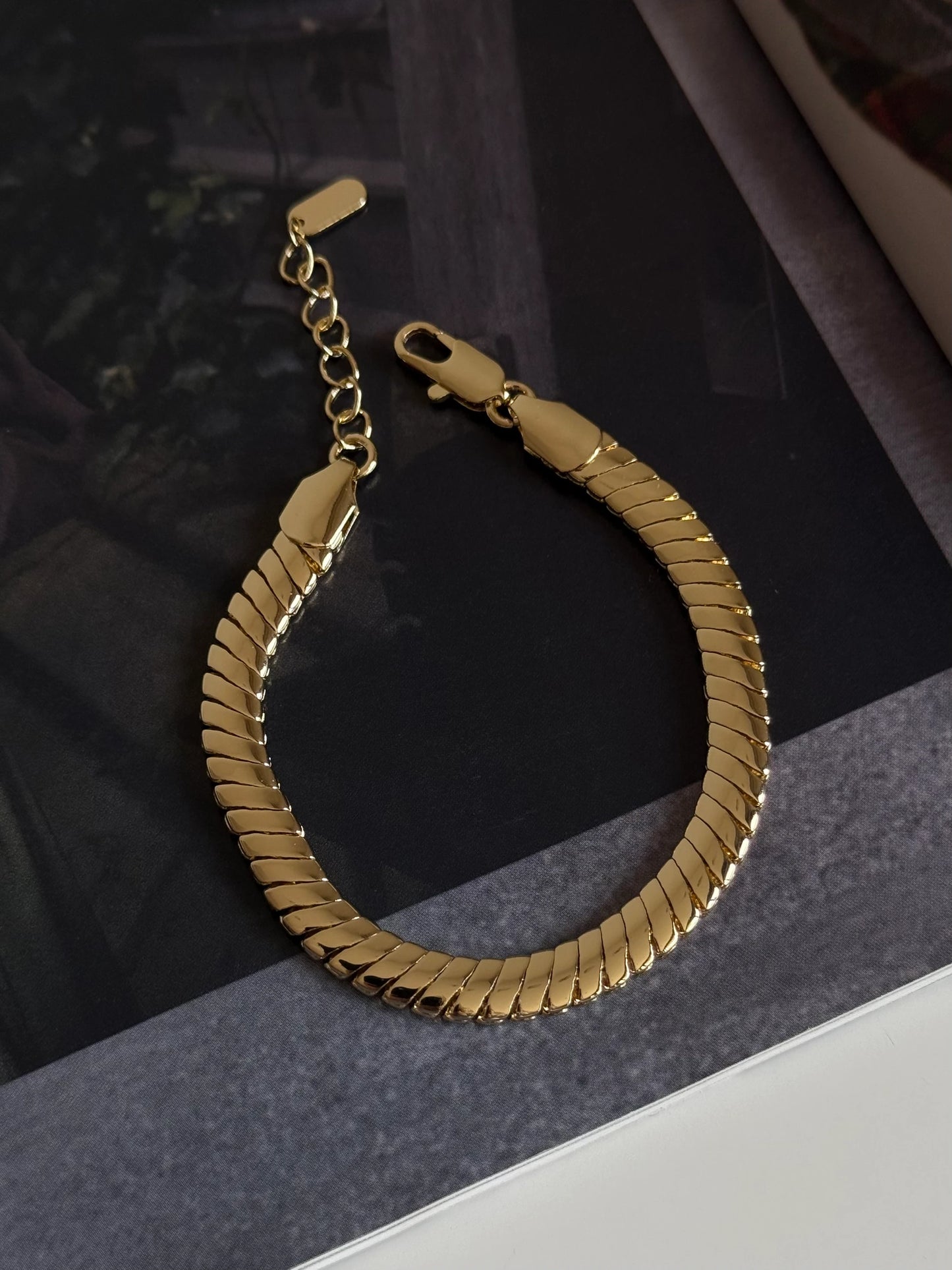 Gold Rengi Kadın Bileklik