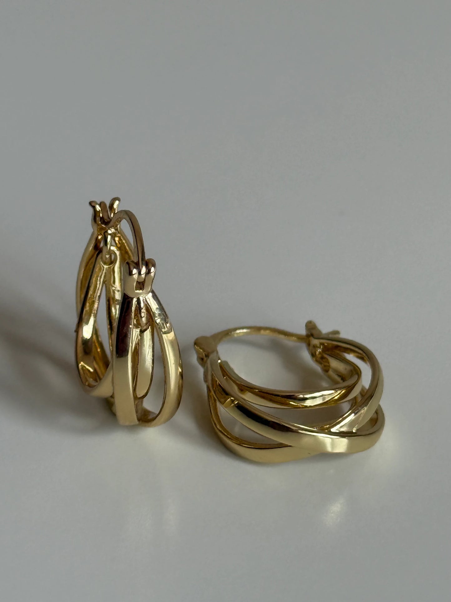 Gold Rengi Çoklu Sıra Halka Model Kadın Küpe