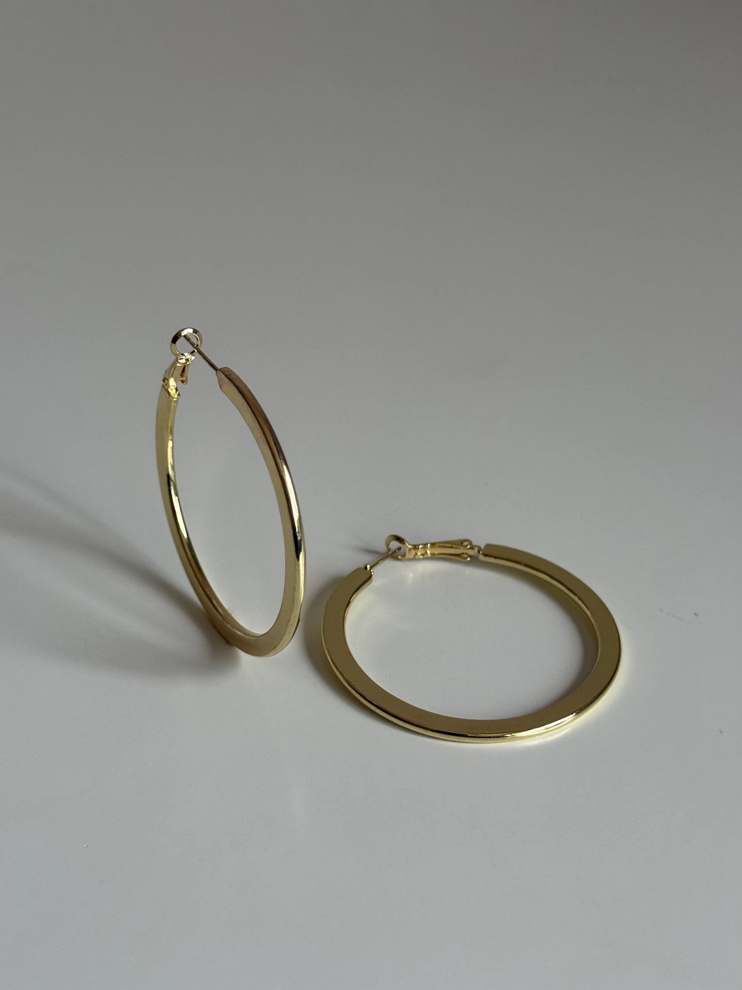 Gold Rengi Basık Halka Kadın Küpe