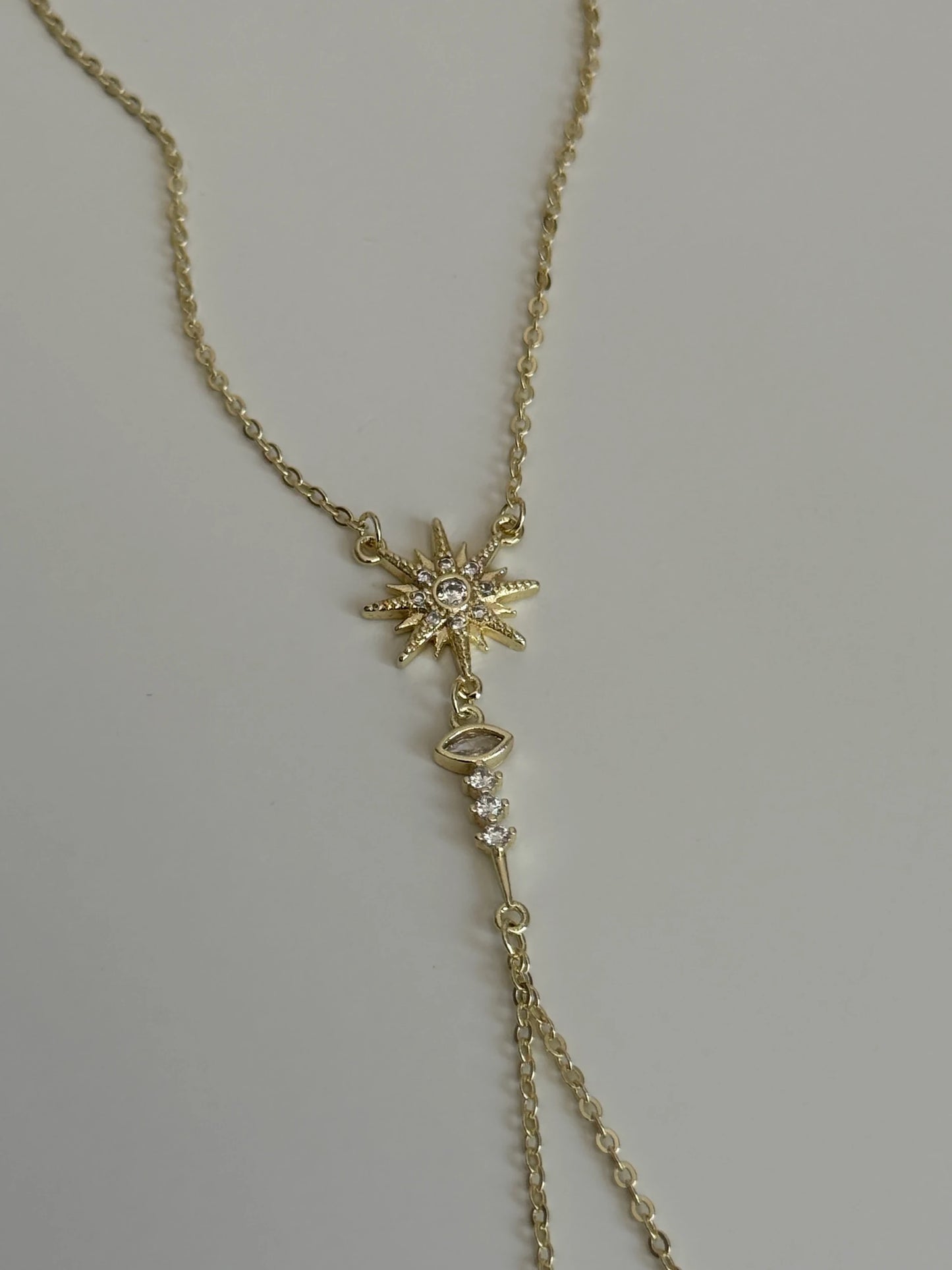 Gold Rengi Taşlı Kutup Yıldızı Model Kadın Şahmeran