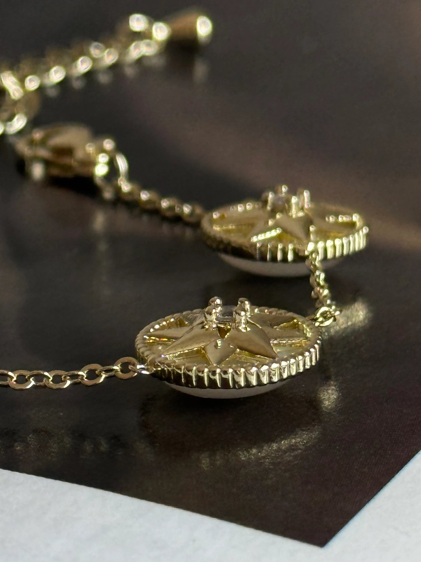 Gold Rengi Sıralı Yuvarlak Kutup Yıldızı Model Kadın Bileklik