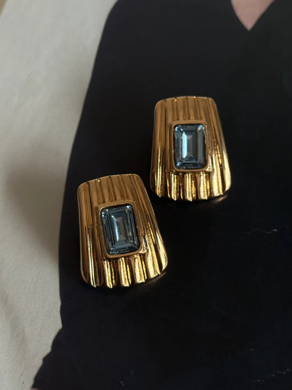 Gold Rengi Tırtıklı Model Renkli Taşlı Kadın Küpe