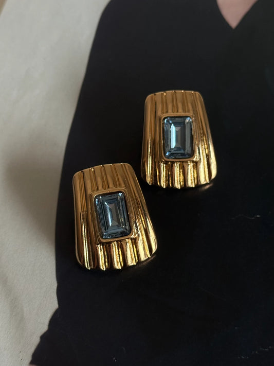 Gold Rengi Tırtıklı Model Renkli Taşlı Kadın Küpe