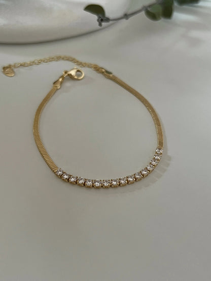 Gold Rengi Sıralı Zirkon Taş Detaylı Kadın Bileklik