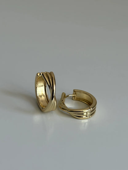 Gold Rengi Burgu Model Halka Kadın Küpe