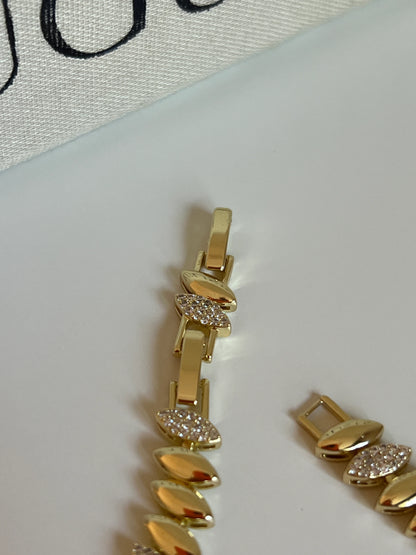 Gold Rengi Zirkon Taşlı Kadın Bileklik