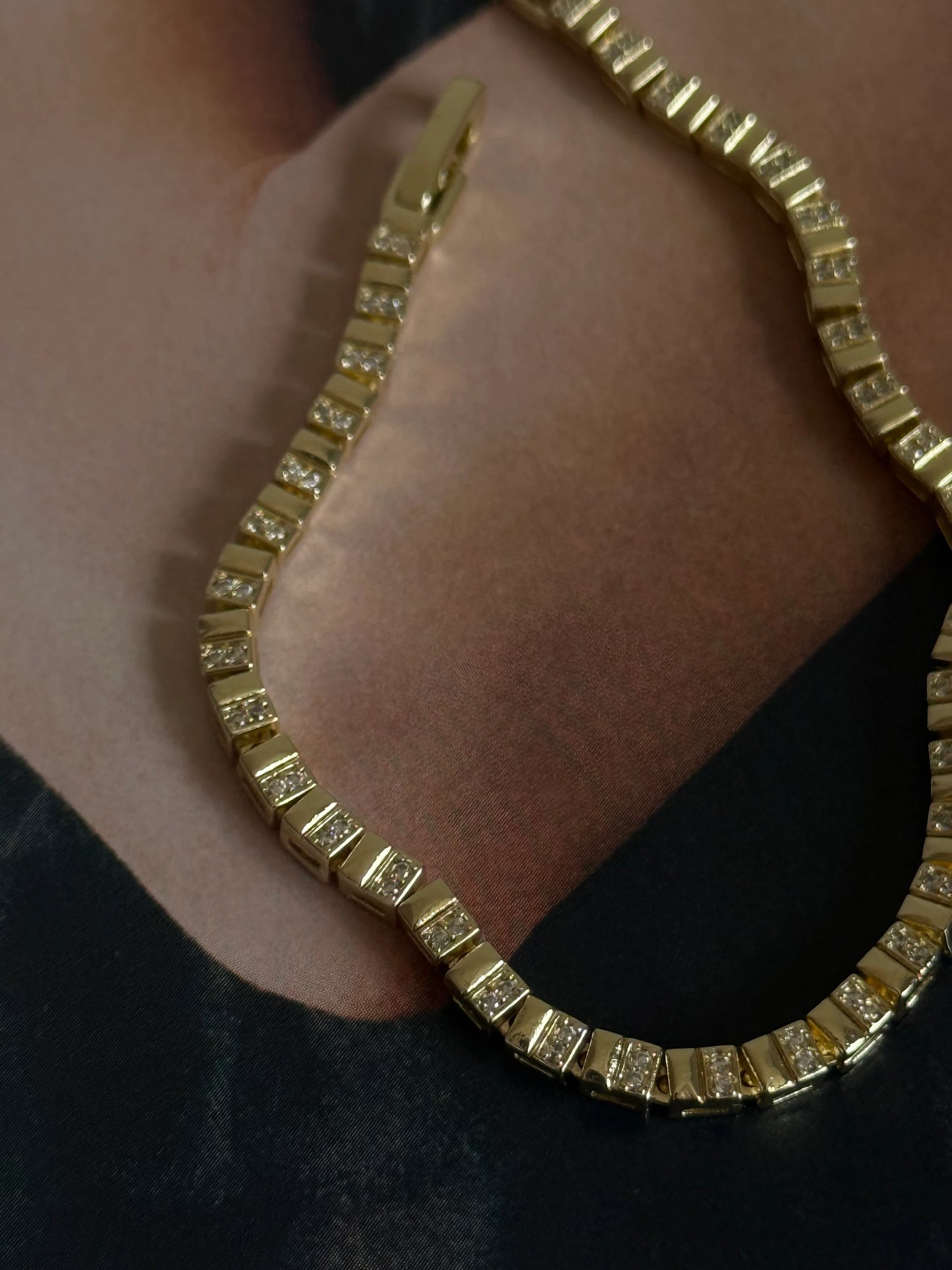 Gold Rengi Taşlı Kadın Bileklik