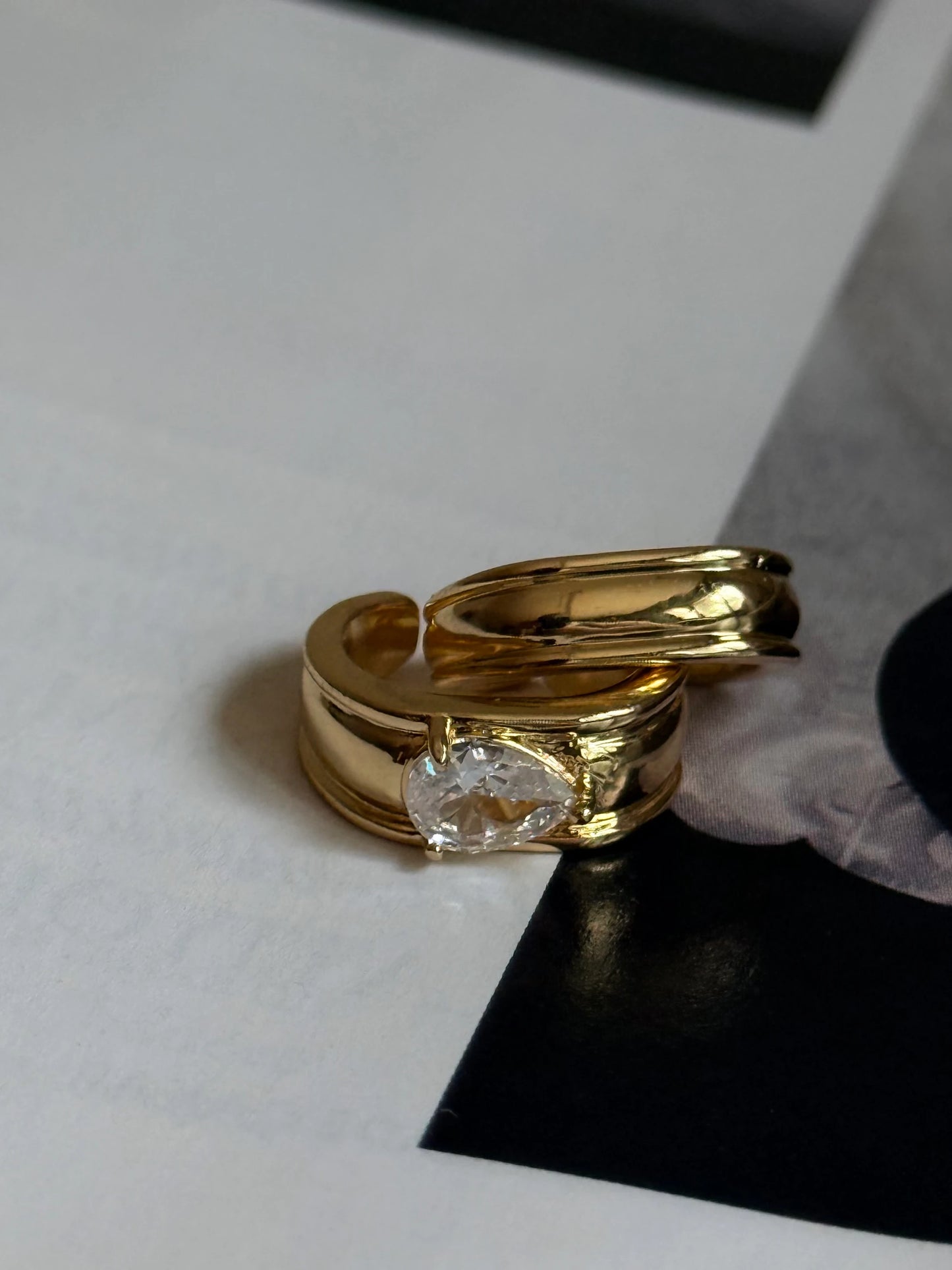 Gold Rengi Damla Taşlı İki Sıra Kadın Kıkırdak Küpe