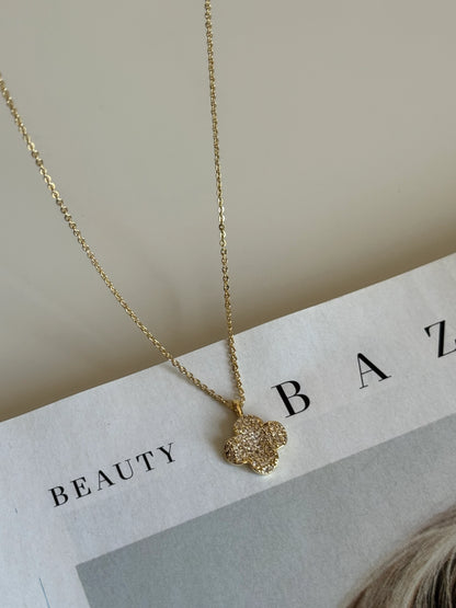 Gold Rengi Taşlı Yonca Model  Kadın Kolye