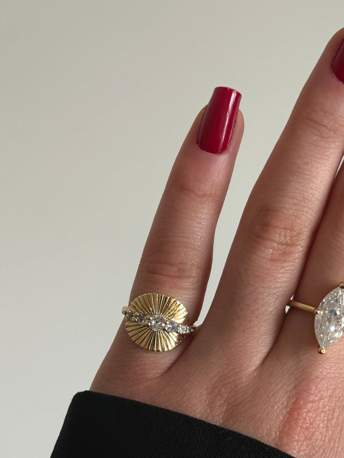 Gold Rengi Renkli Taşlı Elips Model Kadın Serçe Parmak Yüzük