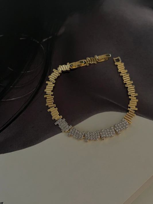 Gold Rengi Zirkon Taşlı Kadın Bileklik