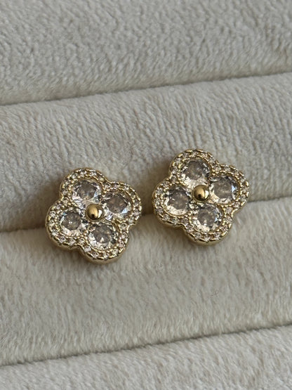 Gold Rengi Yonca Model Kadın Küpe