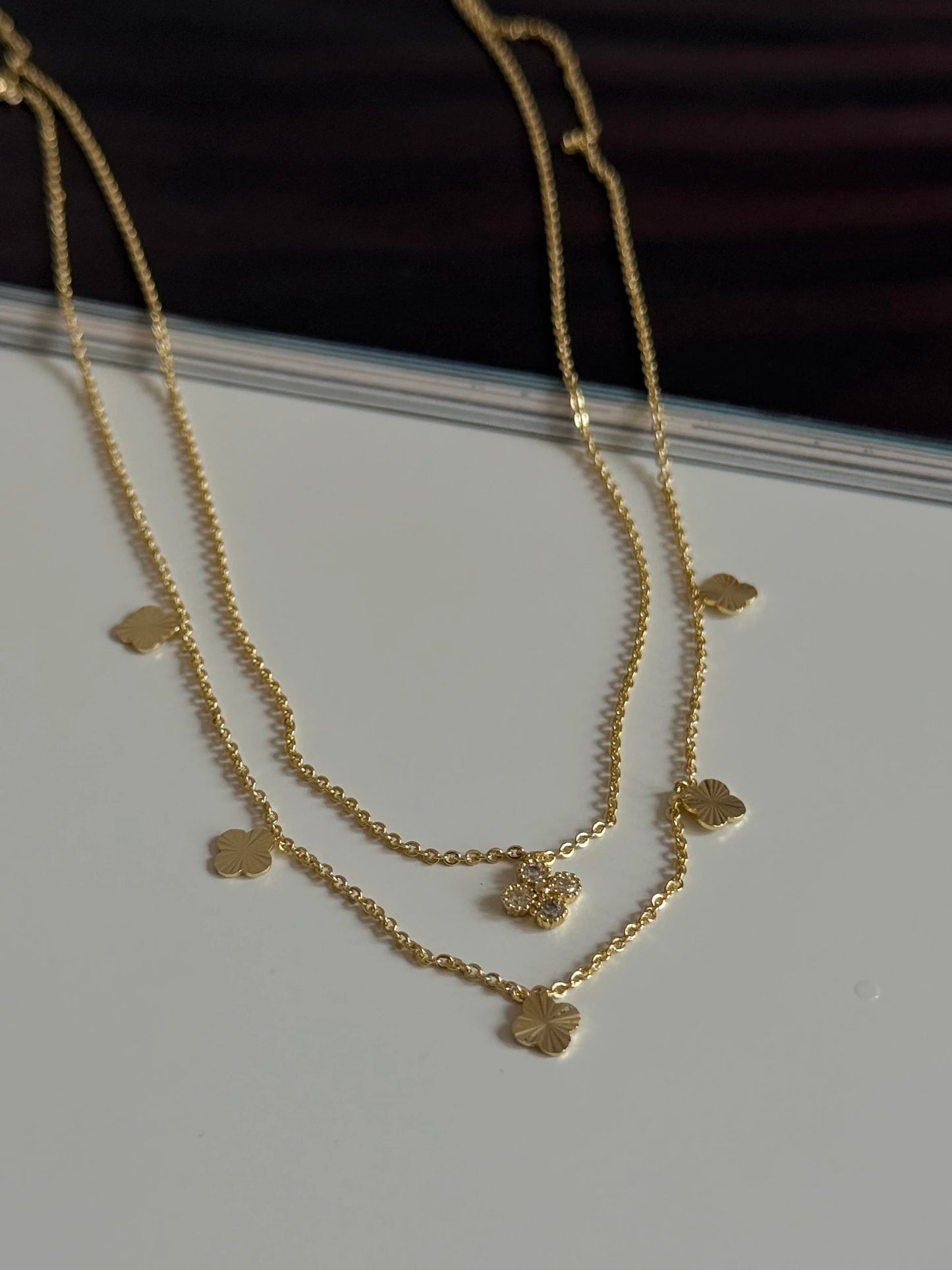 Gold Rengi İki Sıra Yonca Detay Kadın Küpe
