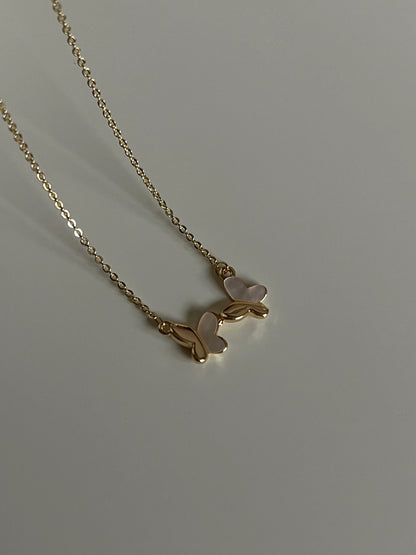 Gold Rengi Sedef Taşlı Kelebek Figürlü Kadın Kolye