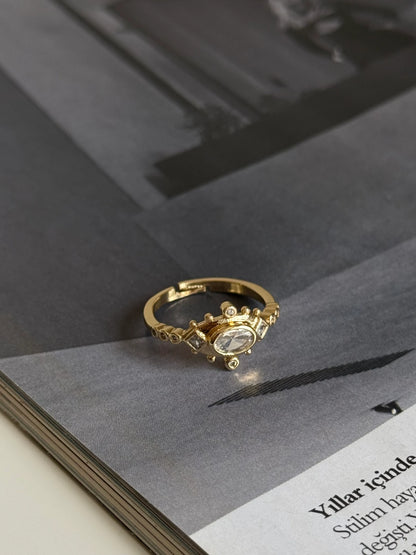 Gold Rengi Beyaz Taşlı Kadın Yüzük
