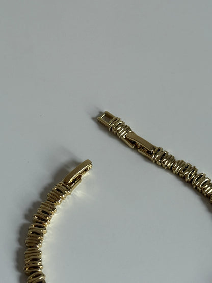 Gold Rengi Zirkon Taş Detaylı Çizgili Model Xupıng Kadın Bileklik