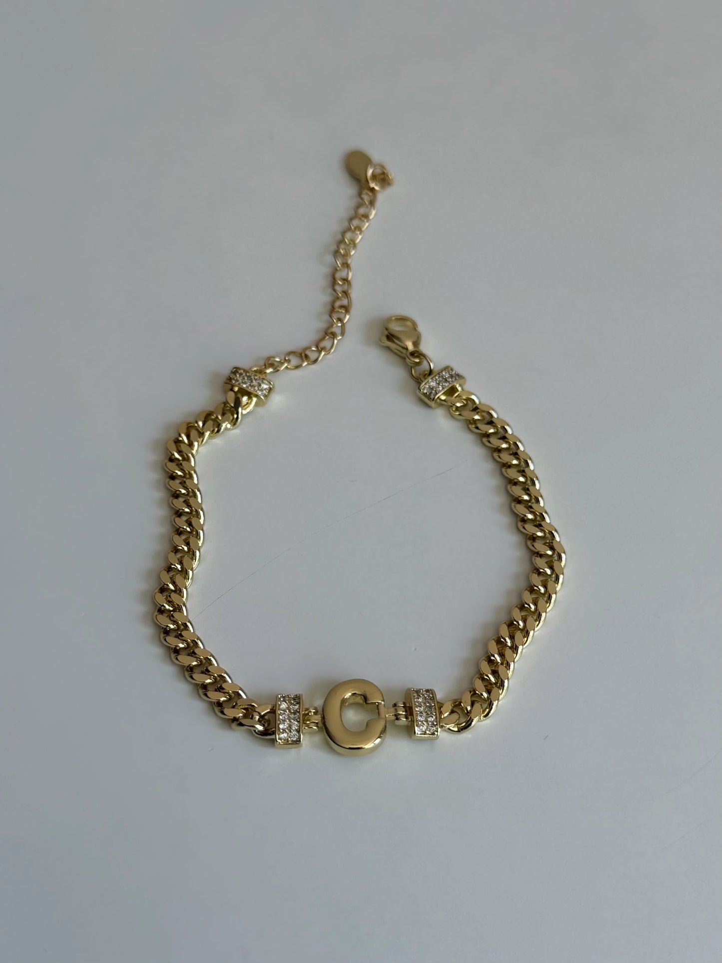 Gold Rengi Zincir Model Harfli Kadın Bileklik