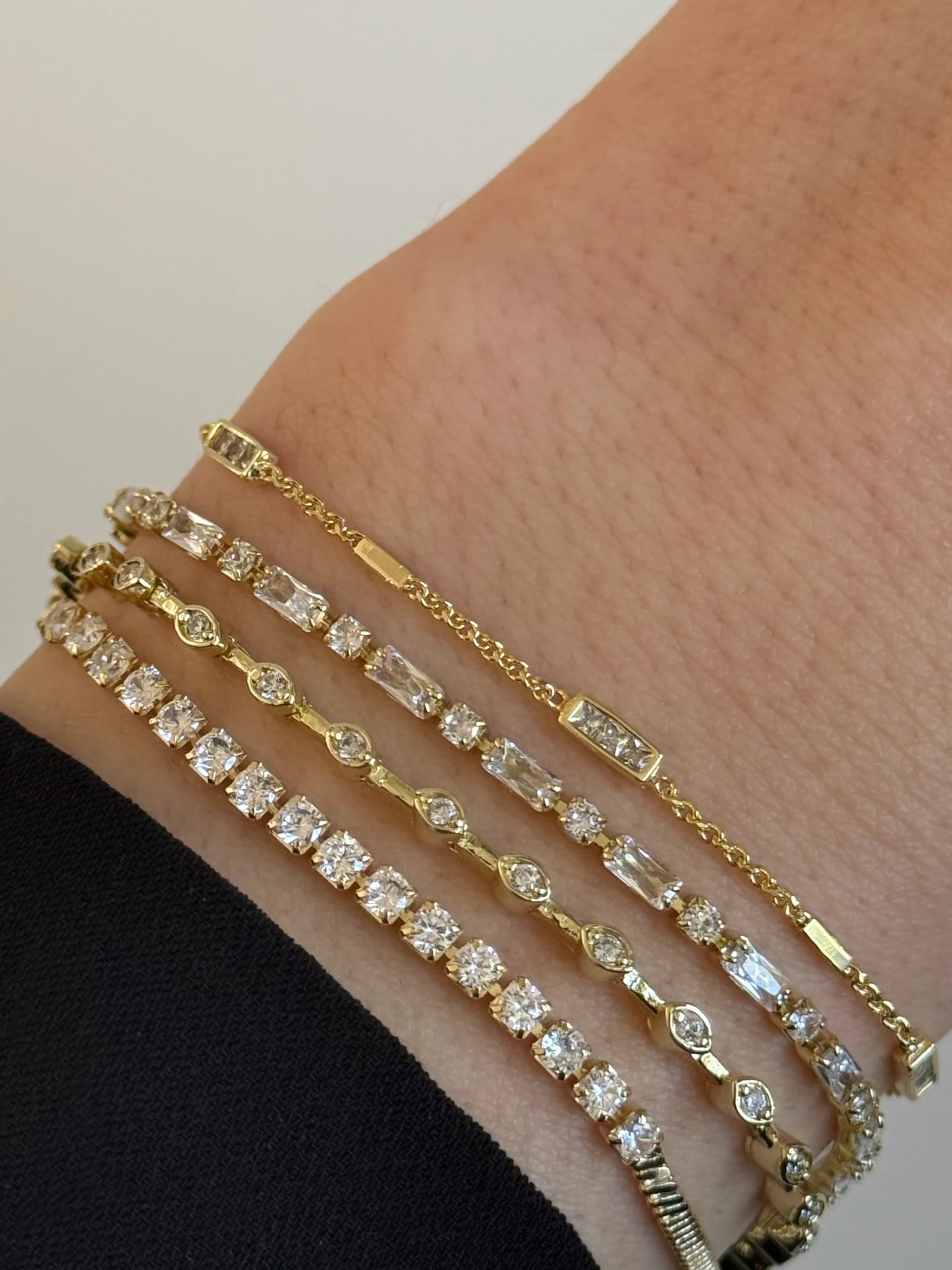 Gold Rengi Sıralı Damla Model Kadın Bileklik