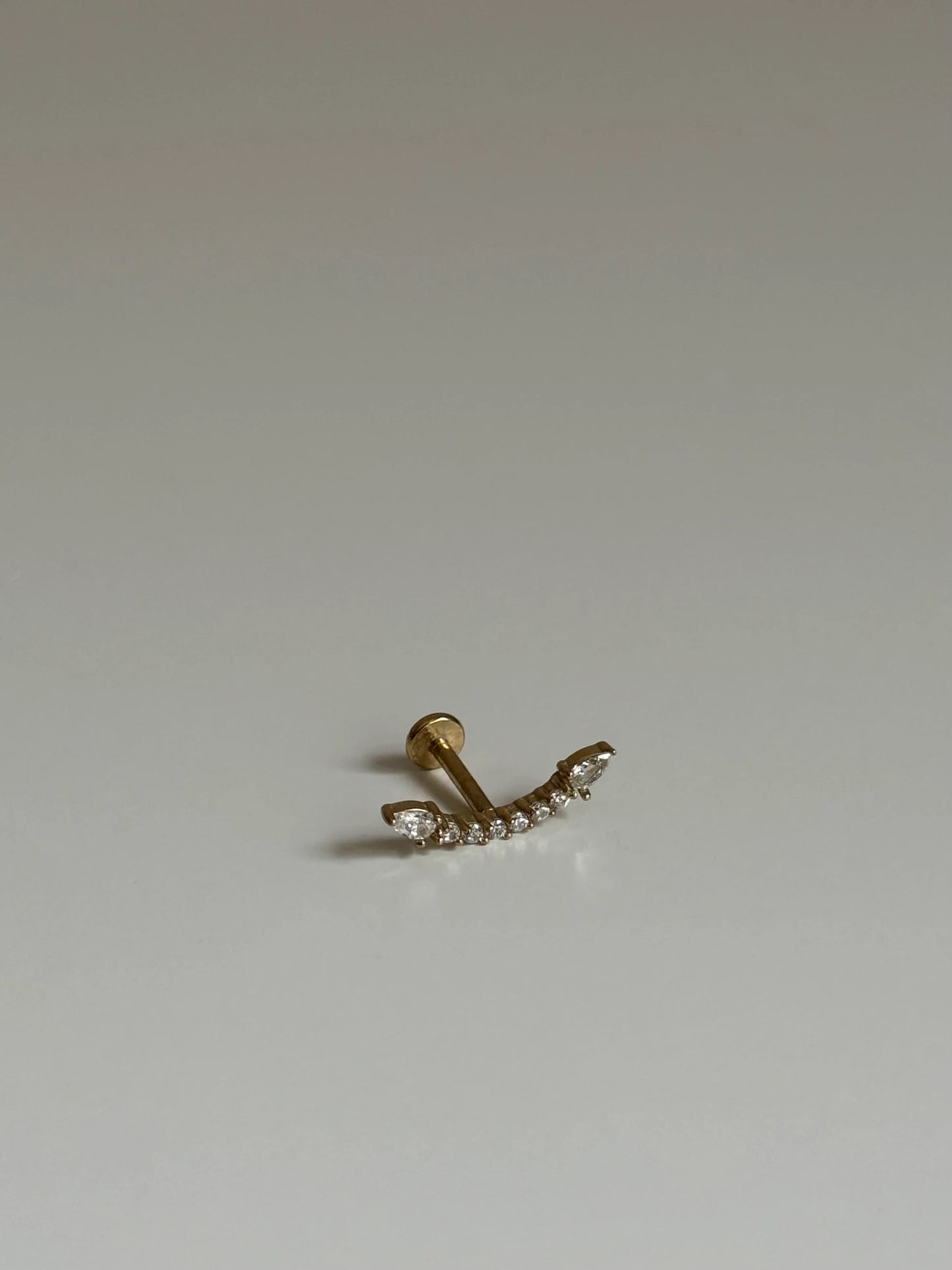 Gold Rengi Taşlı Ok Model Çelik Piercing