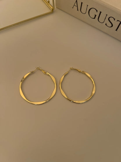 Gold Rengi Dalga Model Kadın Halka Küpe