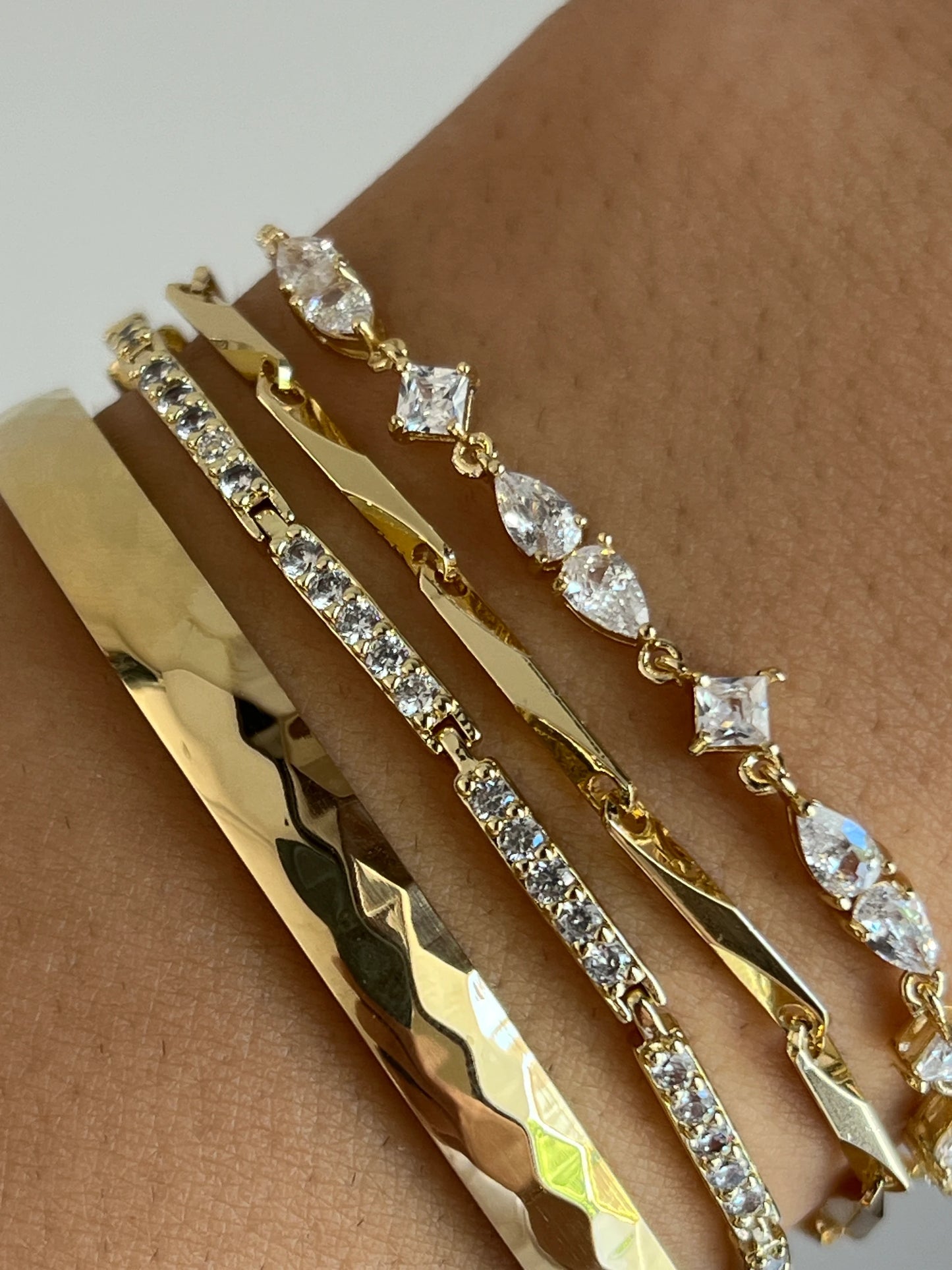 Gold Rengi Burgu Model Kadın Bileklik