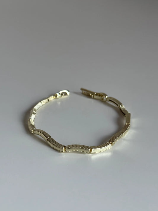 Gold Rengi Oval Form Sıralı Kadın Bileklik