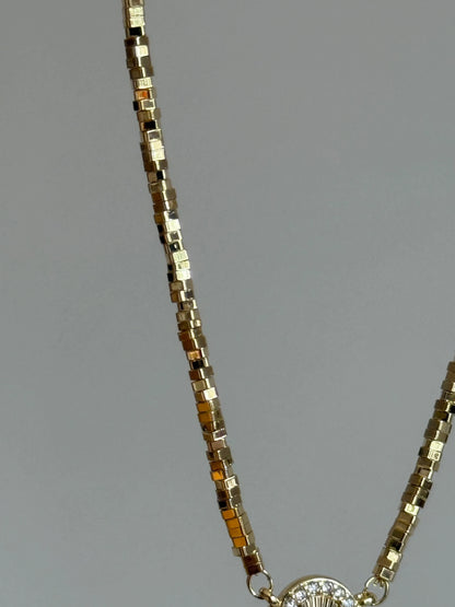Gold Rengi Küp Küp Yonca Model Kadın Kolye