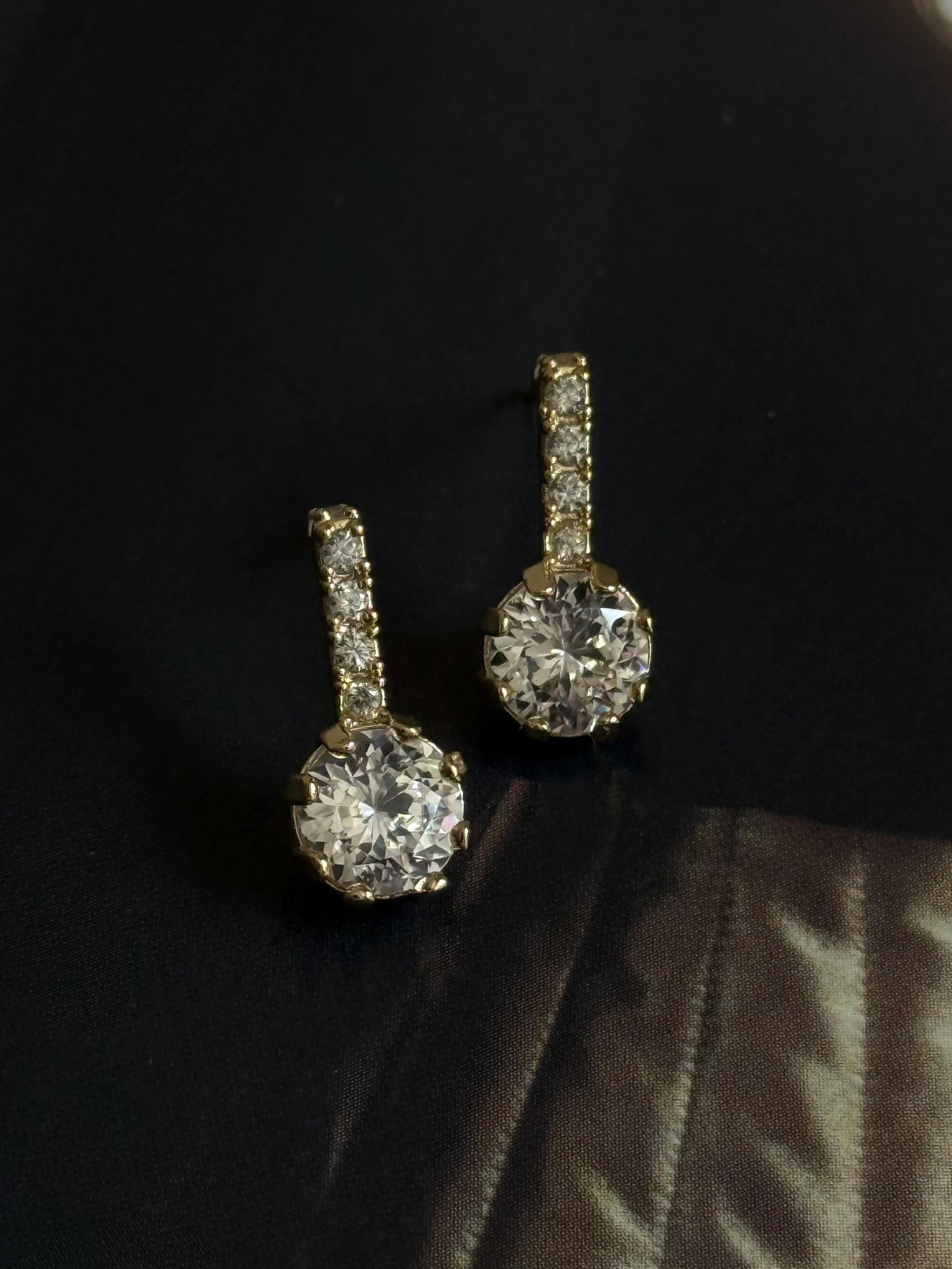 Gold Rengi Taşlı Kadın Küpe