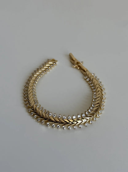 Gold Rengi V Model Taşlı Kadın Bileklik
