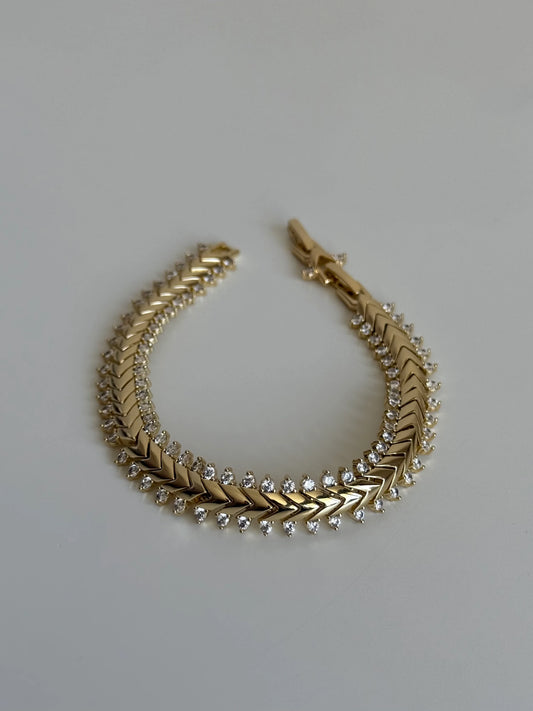 Gold Rengi V Model Taşlı Kadın Bileklik