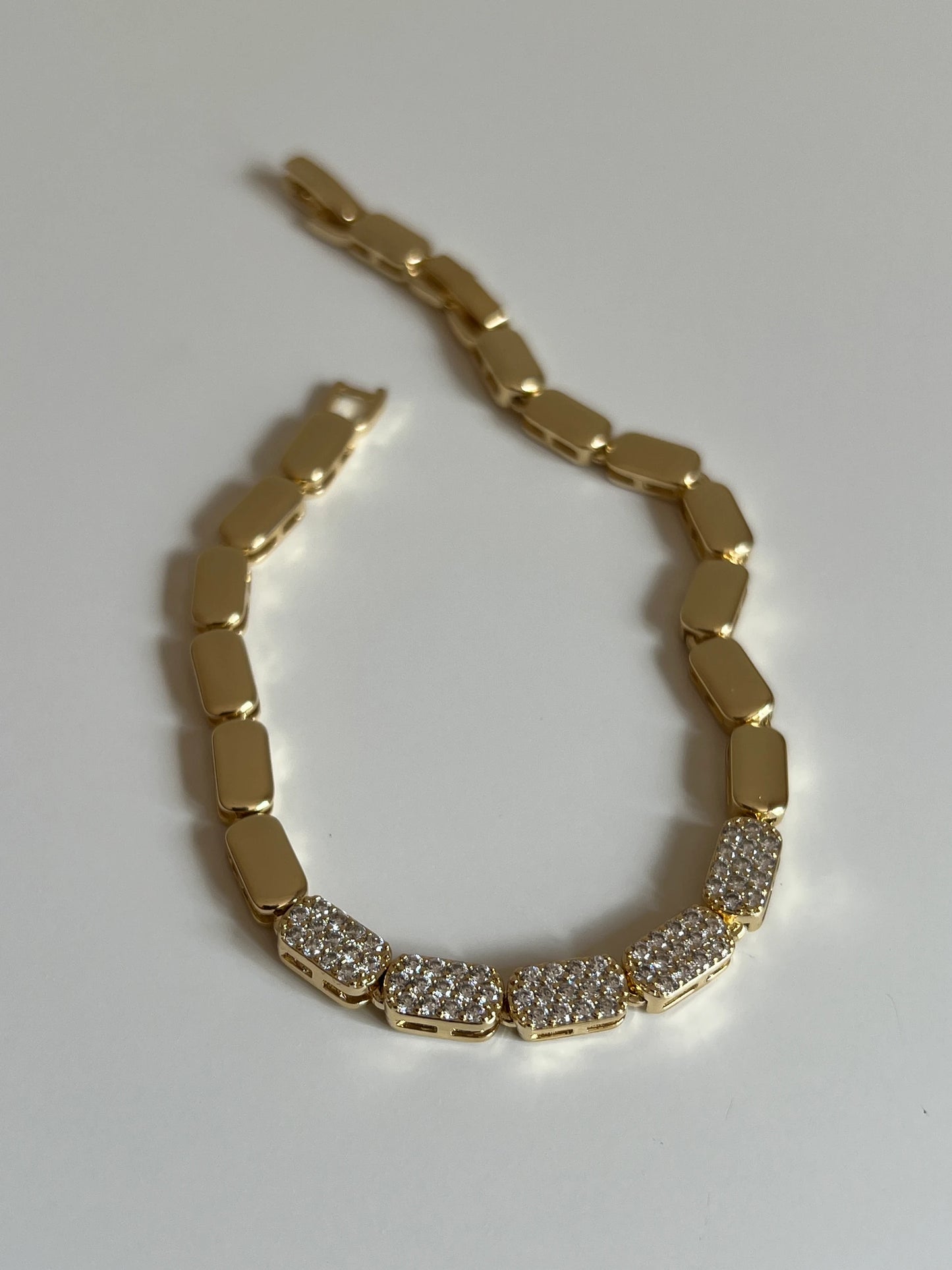 Gold Rengi Zirkon Taşlı Kadın Bileklik