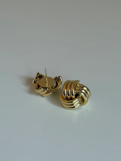 Gold Rengi Düğüm Model Kadın Küpe