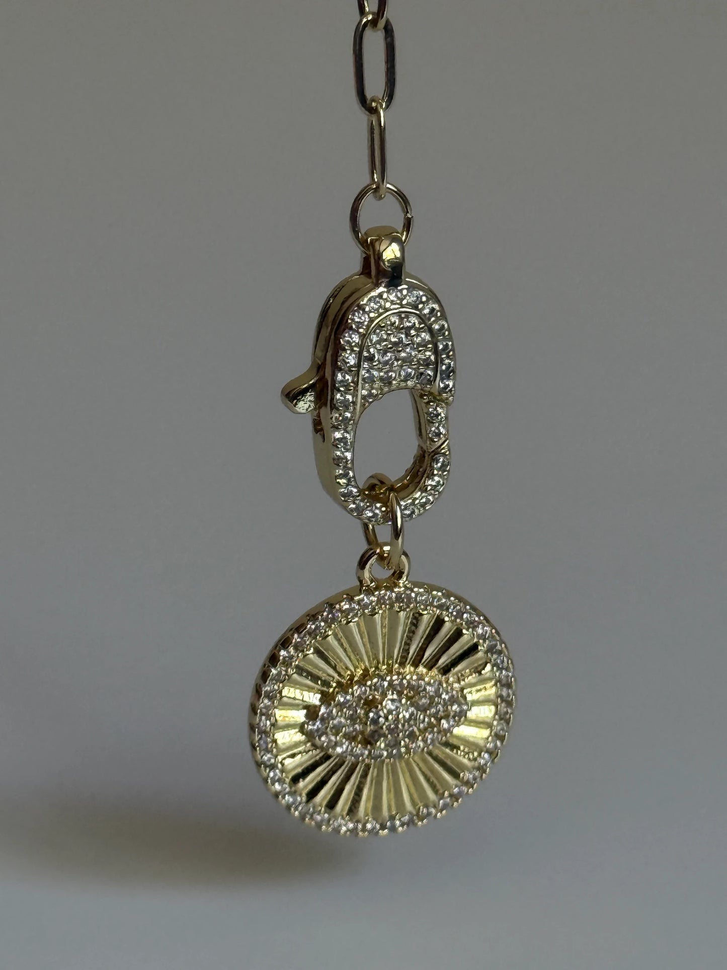 Gold Rengi Charm Sallantılı Kadın Kolye