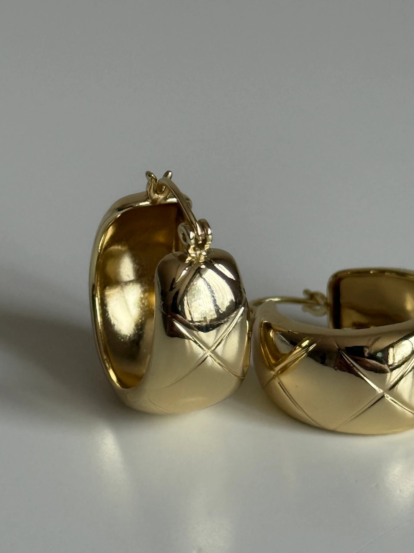 Gold Rengi Çarpı Desenli Xupıng Kadın Küpe