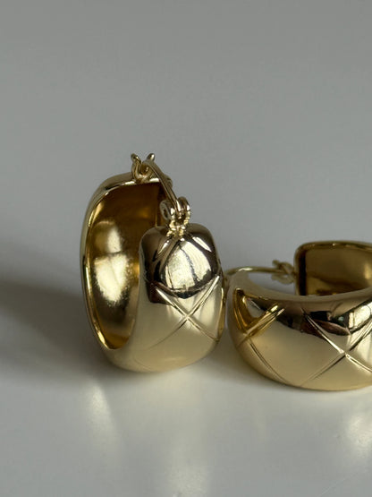Gold Rengi Çarpı Desenli Xupıng Kadın Küpe