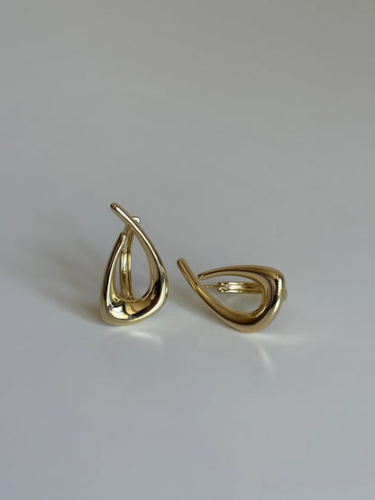 Gold Rengi D Model Kadın Küpe