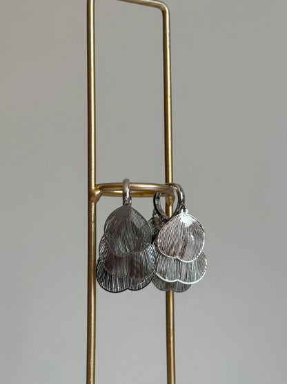 Çoklu Yaprak Sallantılı Kadın Küpe