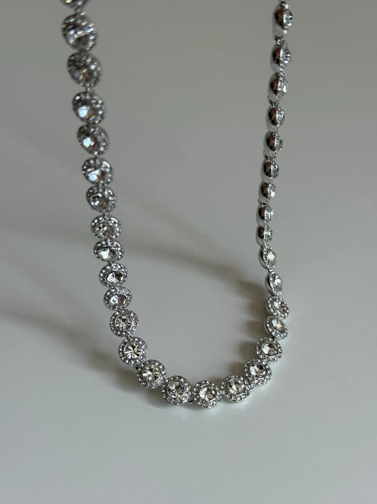 Gümüş Renk Sıralı Yuvarlak Model Kadın Kolye